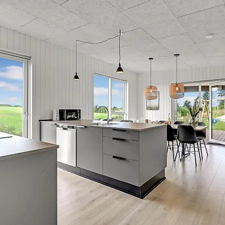 Beautiful In With Kitchen Holiday home *